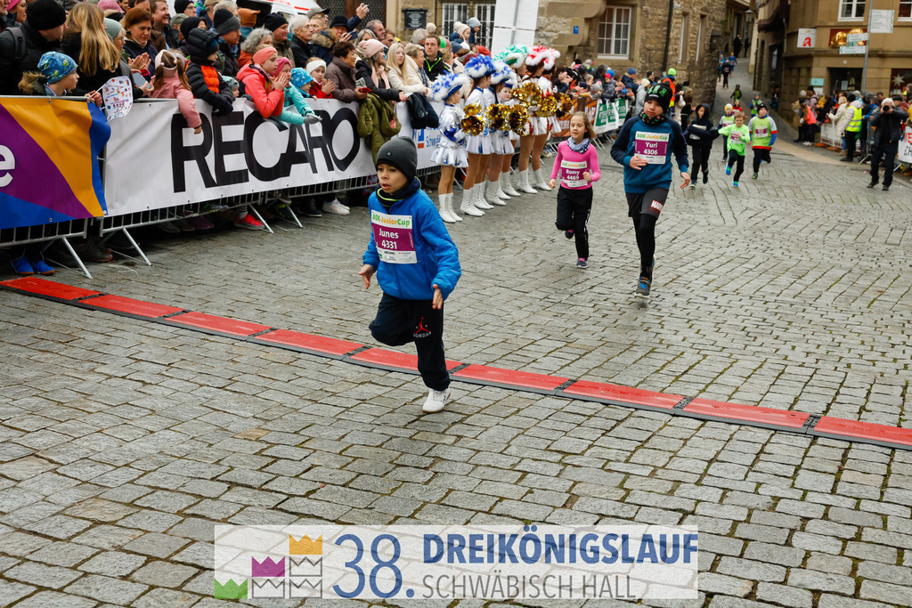400m AOK Junior Cup | 3 Koenigslauf 2024 400m AOK Junior Cup - Realisiert mit Pictrs.com