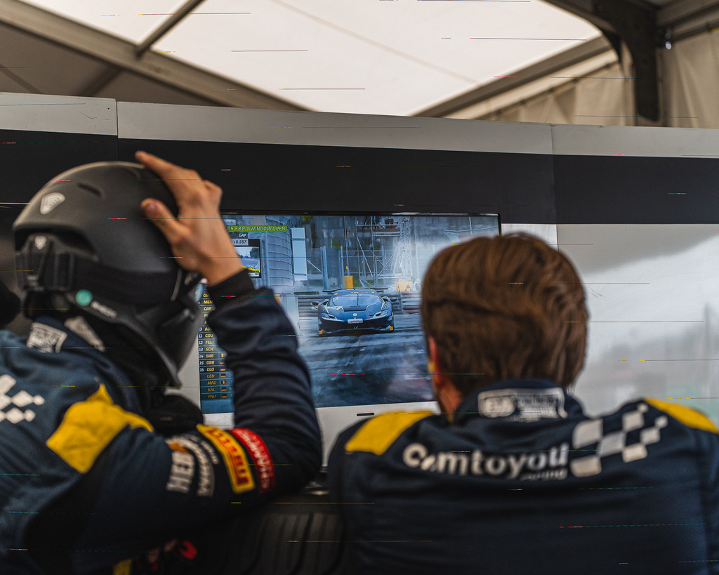 TXO06555 | Exklusive Motorsport-Fotografie aus Leipzig von TXO Media – für Rennfahrer, Teams & Sponsoren. Sausemuth liefert starke Bilder, die Emotion zeigen. Jetzt buchen & glänzen! - Realisiert mit Pictrs.com