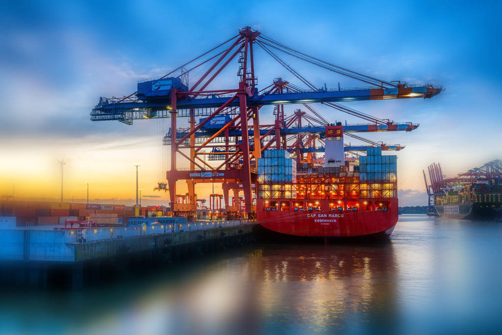 10240706 - Verträumter Hamburger Hafen | Die Cap San Marco im Waltershofer Hafen, digital nachbearbeitet.