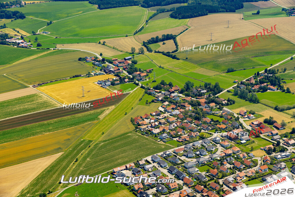 Aktuelles Luftbild von Aich Bodenkirchen - Die Luftaufnahme wurde 2022 mittels UL-Flugzeug erstellt ( keine Drohne ) - hochauflösende Kamera-Systeme von  Canon -Beste Qualität - Für grossformatige Ausdrucke geeignet. Die Geschenkidee !