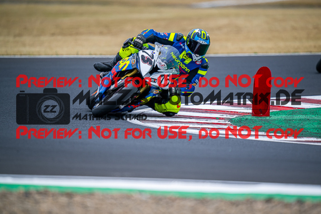 MaZZes_FotoMatrix_220624_2354 | PROSUPERSTOCK