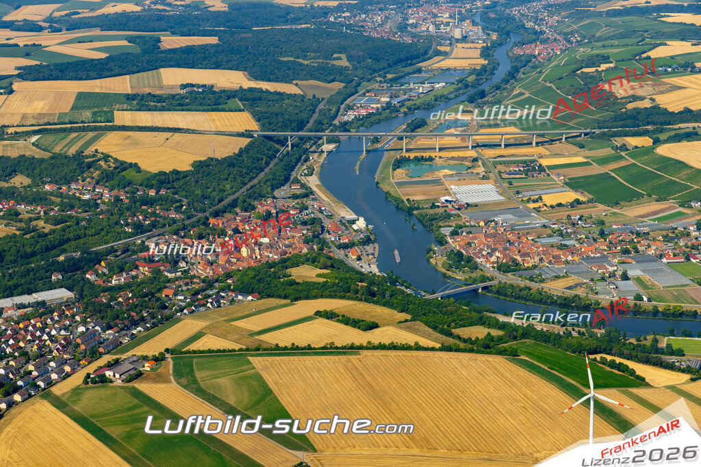 Das Luftbild zeigt :  Marktbreit - Die Luftaufnahme wurde 2023 vom UL-Flugzeug aus erstellt ( keine Drohne ) - Hochauflösende Luftaufnahme - Für grossformatige Ausdrucke geeignet. Die Geschenkidee !Mit Lizenz und Bildrechte bestellbar