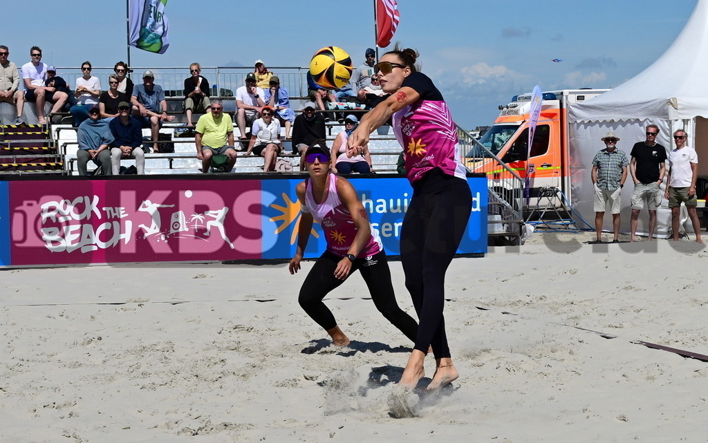KBS Picture_Rock-The-Beach_Beachvollyball_036 | v.v. Beutel Elea (SC Potsdam) und Klinke Leonie (SC Potsdam) ,Rock the Beach - die Nationale Beach-Vollyball Serie mit Festival-Charakter auf der Sandbank Strand in Ording vom 04.07. - 06.07.2025 , Qualifikation zur Deutschen Meisterschaft , - Realisiert mit Pictrs.com