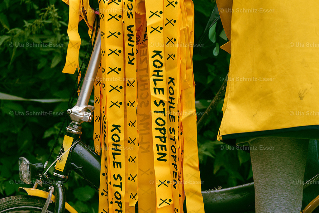 Menschenkette_Luetzerath_11 | CEUS Design - Realisiert mit Pictrs.com