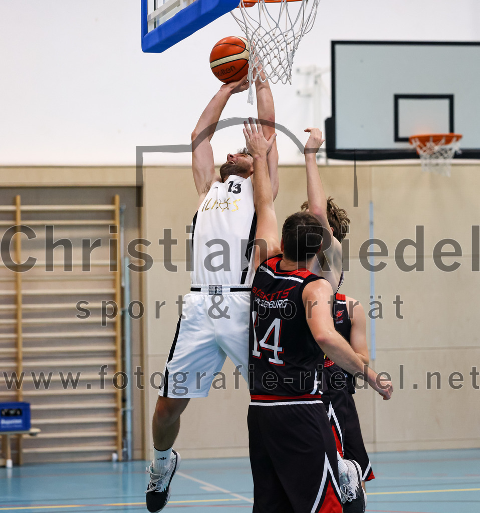 2022-10-16_057_TSV_Vaterstetten_gegen_Baskets_Vilsbiburg_2 | Vaterstetten, Deutschland, 16.10.2022:
Basketball, Bayernliga Herren Südost 2022 / 2023, 1. Spieltag, TSV Vaterstetten gegen Baskets Vilsbiburg 2, Endergebnis: 83:64

Konstantin Huber (TSV Vaterstetten, #13), M. Engel (Baskets Vilsbiburg, #14)

Foto: Christian Riedel / fotografie-riedel.net