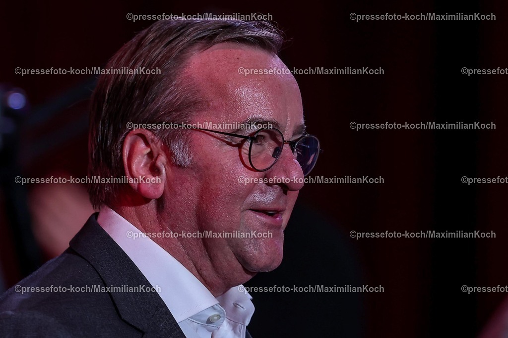 SPD21022502057 | 21.02.2025, Wahlkampfveranstaltung SPD,  Abschlusskundgebung der Sozialdemokratische Partei Deutschlands vor den Bundestagswahlen, Westfalenhalle Dortmund. Im Bild: Verteidigungsminister Boris Pistorius (Bundesverteidigungsminister)