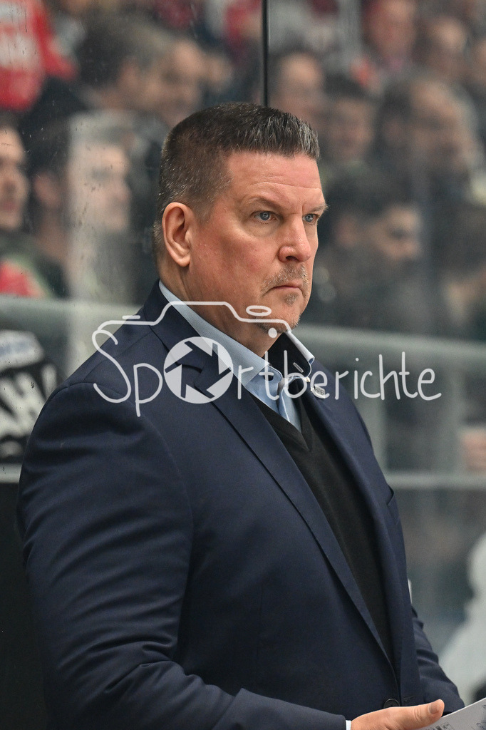 Augsburger Panther - Straubing Tigers | Im Bild  om POKEL Trainer Straubing Tigers / Freisteller / Einzelfoto / DEL: Augsburger Panther - Straubing Tigers, Curt Frenzel Stadion am 29.11.2024