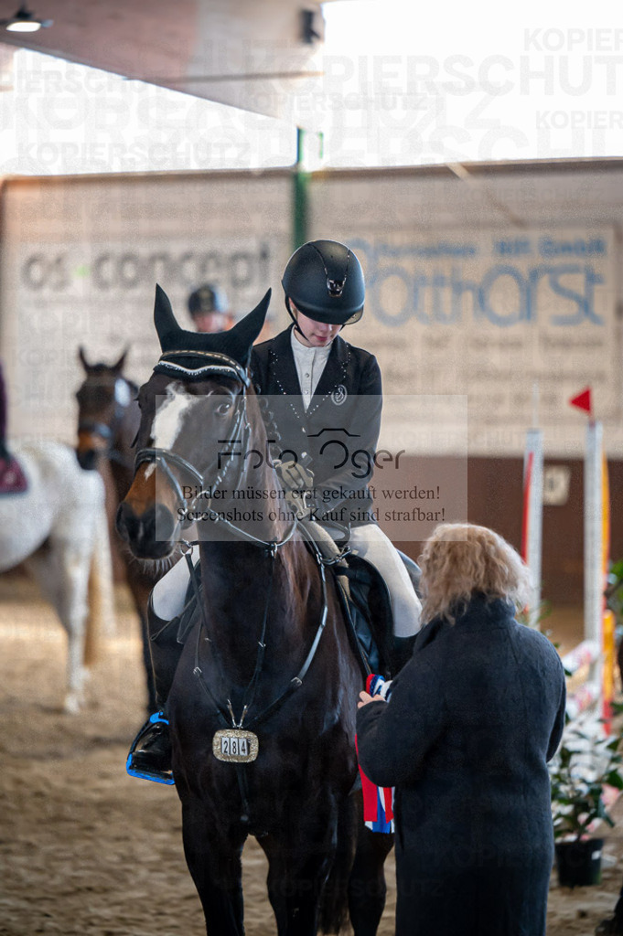 Hallenreittunier Voxtrup 2023 | Entdecke hochwertige Reitturnierfotos von Foto Oger. Professionell, emotional und authentisch – jetzt Lieblingsmomente im Shop bestellen.Deutschlandweite Turnierfotografie. - Realisiert mit Pictrs.com
