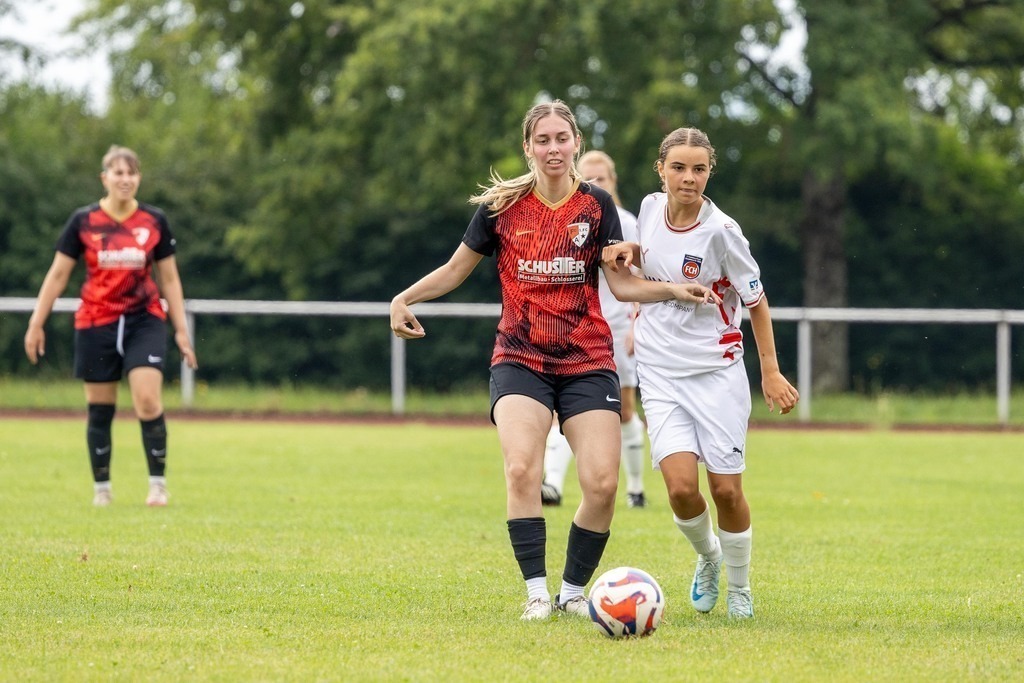 Fußball I FRAUEN I Saison 2025-2026 I Freundschaftsspiel I SGM Alfdorf-Mögglingen - 1FC Heidenheim 1846 I_250817_9684 | Fotopresso – Sportfotografie in Heidenheim & Umgebung. Professionelle Sportfotografie für unvergessliche Momente. Dynamische Action-Shots, emotionale Szenen & hochwertige Bilder. - Realisiert mit Pictrs.com