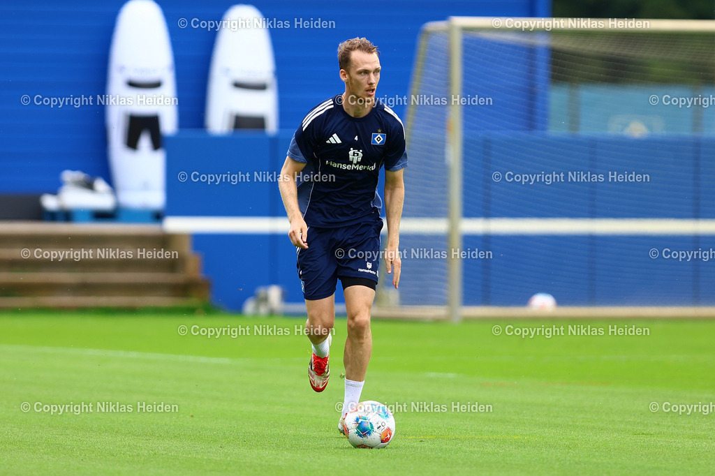 NH_HamburgerSV_Training_21072025 | #4 Sebastian Schonlau (Hamburger SV)Fußball I Herren I Training I Saison 2025-2026 I Hamburger SV I 20.07.2025 I Trainingsplätze Volksparkstadion