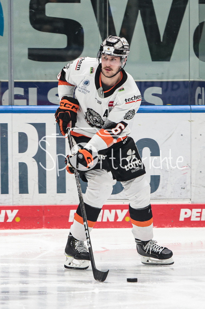 Augsburger Panther - Loewen Frankfurt | Kevin MAGINOT (FRA #6) am Puck
