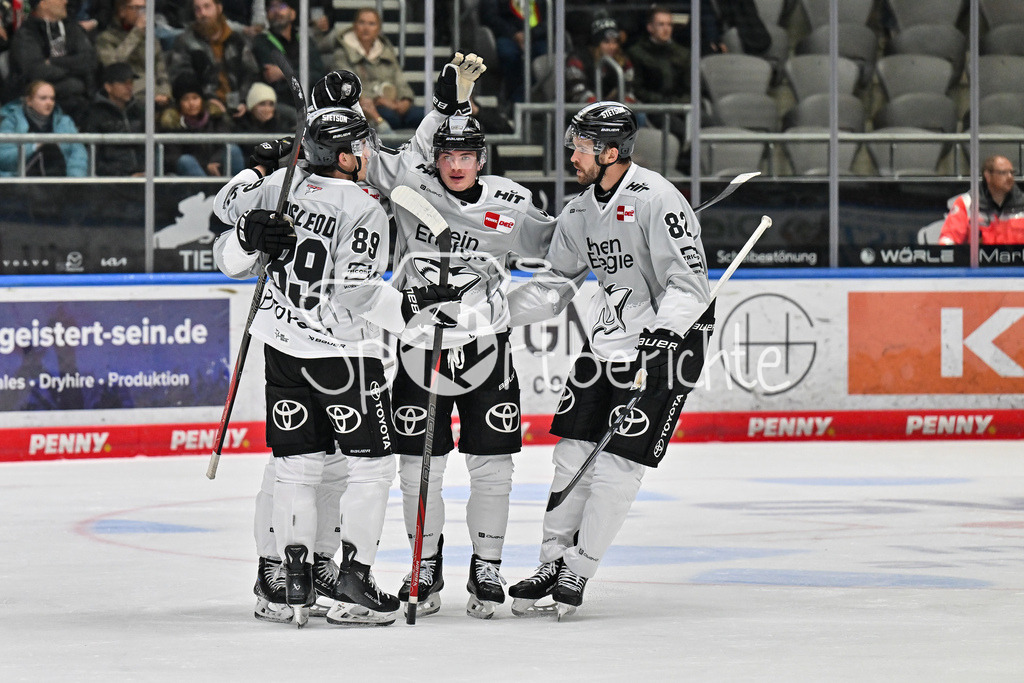 Augsburger Panther - Kölner Haie | Die Haie jubeln ueber den Treffer zum 3.6 durch Gregor MAECLEOD (Koelner Haie #89) / Freude / Happy / tor / Torschuezte / DEL: Augsburger Panther - Kölner Haie, Curt Frenzel Stadion am 29.09.2024