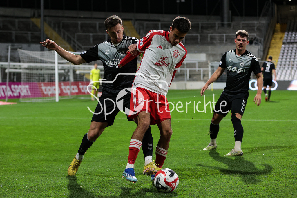FC Bayern Amateure - SV Wacker Burghausen | Viktor MIFTARAJ (Wacker #5) im Duell mit Lucas Fernando COPADO SCHROBENHAUSER (FCB #9) / Zweikampf