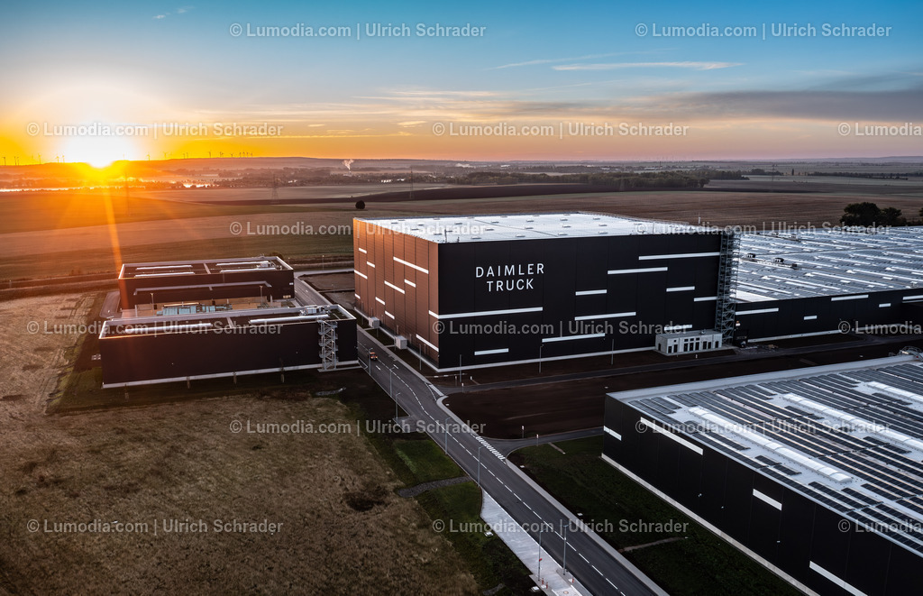 10049-52140 - Daimler Truck Halberstadt | Stockfoto und Bilderpool mit Bildmaterial aus Deutschland, dem Harz, Halberstadt, Quedlinburg, Wernigerode und weltweit. Qualitativ hochwertige und professionelle Fotos anschauen und kaufen. - Realisiert mit Pictrs.com