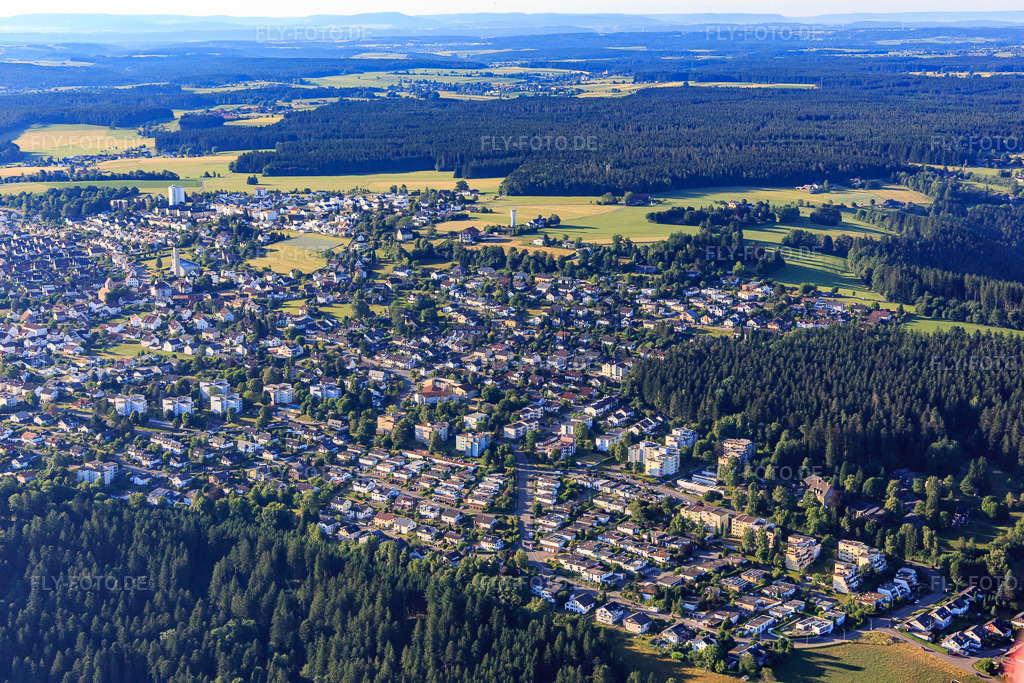 Luftbild: Ortsansicht von Norden im Ortsteil Sulgen in Schramberg im Bundesland Baden-Württemberg in Deutschland. Foto: IMG_149149.jpg vom 29.06.2025 durch Werner Riehm/FLY-FOTO.de