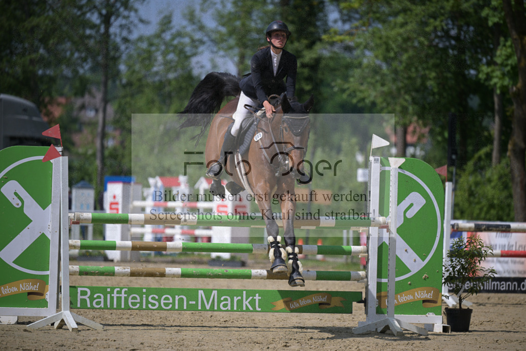 DOS_8755 | Entdecke hochwertige Reitturnierfotos von Foto Oger. Professionell, emotional und authentisch – jetzt Lieblingsmomente im Shop bestellen.Deutschlandweite Turnierfotografie. - Realisiert mit Pictrs.com