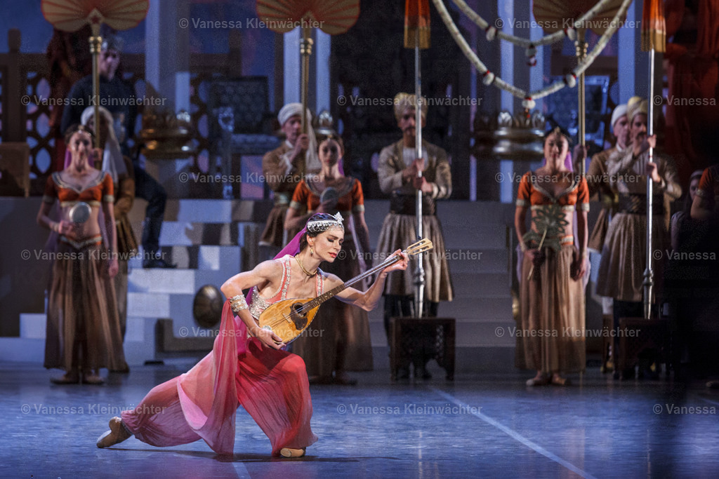  Ballett "La Bayadère" (Fotoprobe) in der Staatsoper unter den Linden | Berlin, 02.11.2018: Fotoprobe des Balletts "La Bayadere" in der Staatsoper Unter Den Linden.  - Realisiert mit Pictrs.com