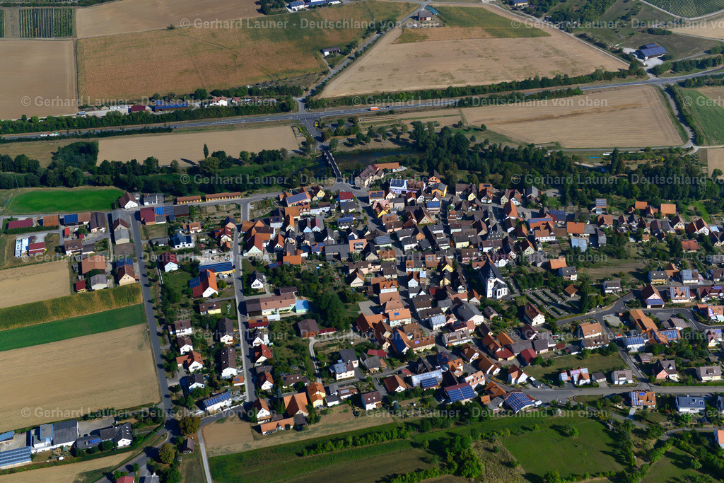3650429 | TAUBERRETTERSHEIM 13.09.2016 Ortsansicht der Straßen und Häuser der Wohngebiete in Tauberrettersheim im Bundesland Bayern, Deutschland // Town View of the streets and houses of the residential areas in Tauberrettersheim in the state Bavaria, Germany Foto: Gerhard Launer