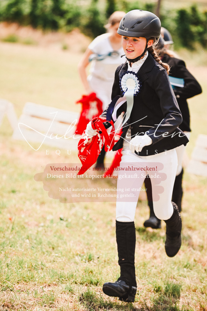 DSC_6424 | Pferde- und Turnierfotografie in Westsachsen. Pferdeportraits, Auftragszeichnungen und intuitive Kunst.