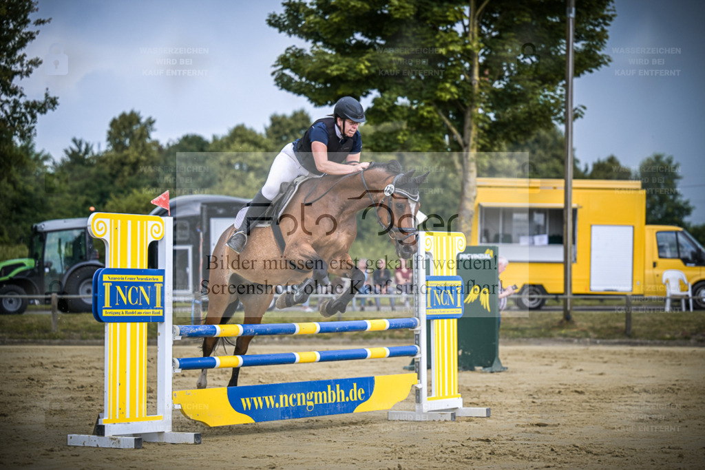 DOS_1033 | Entdecke hochwertige Reitturnierfotos von Foto Oger. Professionell, emotional und authentisch – jetzt Lieblingsmomente im Shop bestellen. - Realisiert mit Pictrs.com