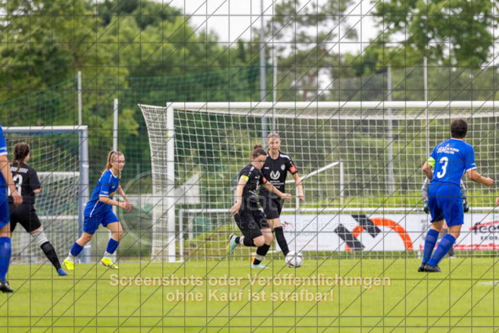 20250529_132041_0650 | #,  SGM Wendlingen-Ötlingen II (blau) vs. 1.FC Donzdorf II (schwarz), Fussball, Frauen-Bezirkspokal Finale Saison 2024/2025, Rasenplatz VfL Stadion Kirchheim, Jesinger Straße 105, 73230 Kirchheim, 29.05.2025 - 13:00 Uhr,Foto: PhotoPeet-Sportfotografie/Peter Harich