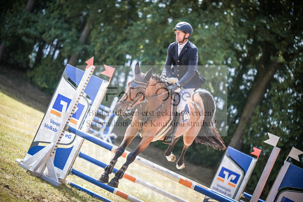 DOS_1053 | Entdecke hochwertige Reitturnierfotos von Foto Oger. Professionell, emotional und authentisch – jetzt Lieblingsmomente im Shop bestellen.Deutschlandweite Turnierfotografie. - Realisiert mit Pictrs.com