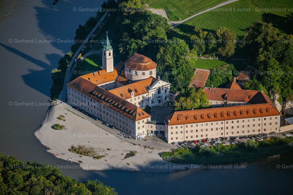 4050963 | WELTENBURG 03.09.2021 Gebäudekomplex des Klosters an der Asamstraße am Ufer der Donau in Weltenburg im Bundesland Bayern, Deutschland. Weiterführende Informationen bei: Weltenburger Klosterbetriebe GmbH. // Complex of buildings of the monastery on Asamstrasse on Ufer of Donau in Weltenburg in the state Bavaria, Germany. Further information at: Weltenburger Klosterbetriebe GmbH. Foto: Gerhard Launer