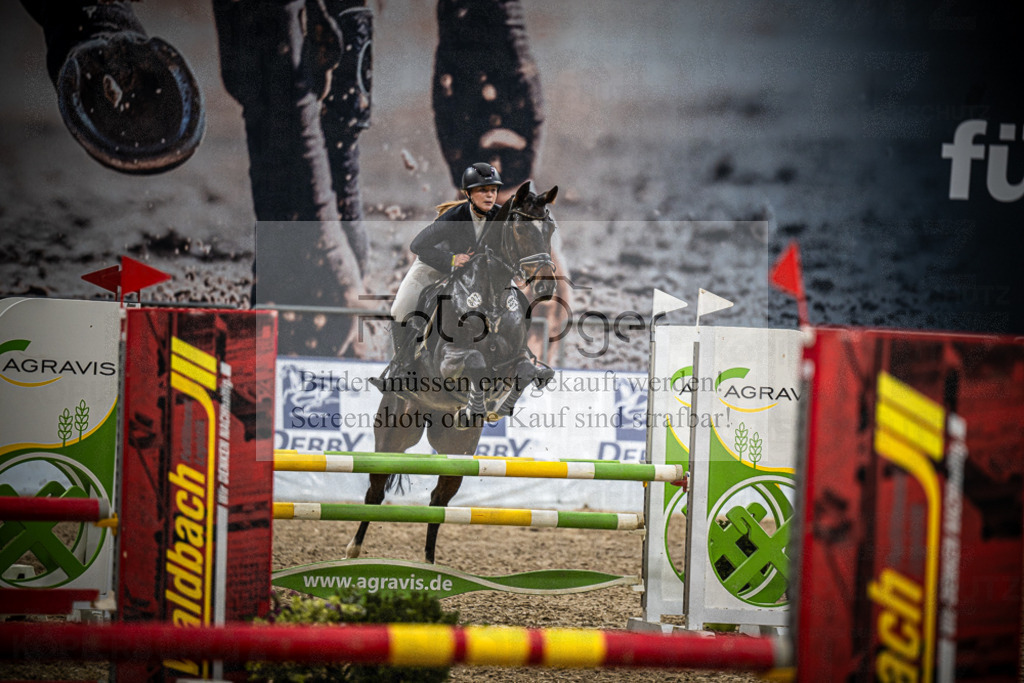 DOS_2320 | Entdecke hochwertige Reitturnierfotos von Foto Oger. Professionell, emotional und authentisch – jetzt Lieblingsmomente im Shop bestellen.Deutschlandweite Turnierfotografie. - Realisiert mit Pictrs.com