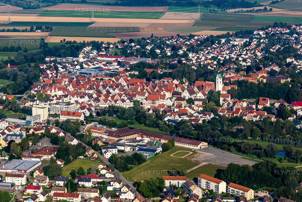 Luftbild: Uferbereich der Donau - Flußverlaufes in Riedlingen im Bundesland Baden-Württemberg in Deutschland. Foto: IMG_129249.jpg vom 05.09.2021 durch Werner Riehm/FLY-FOTO.de