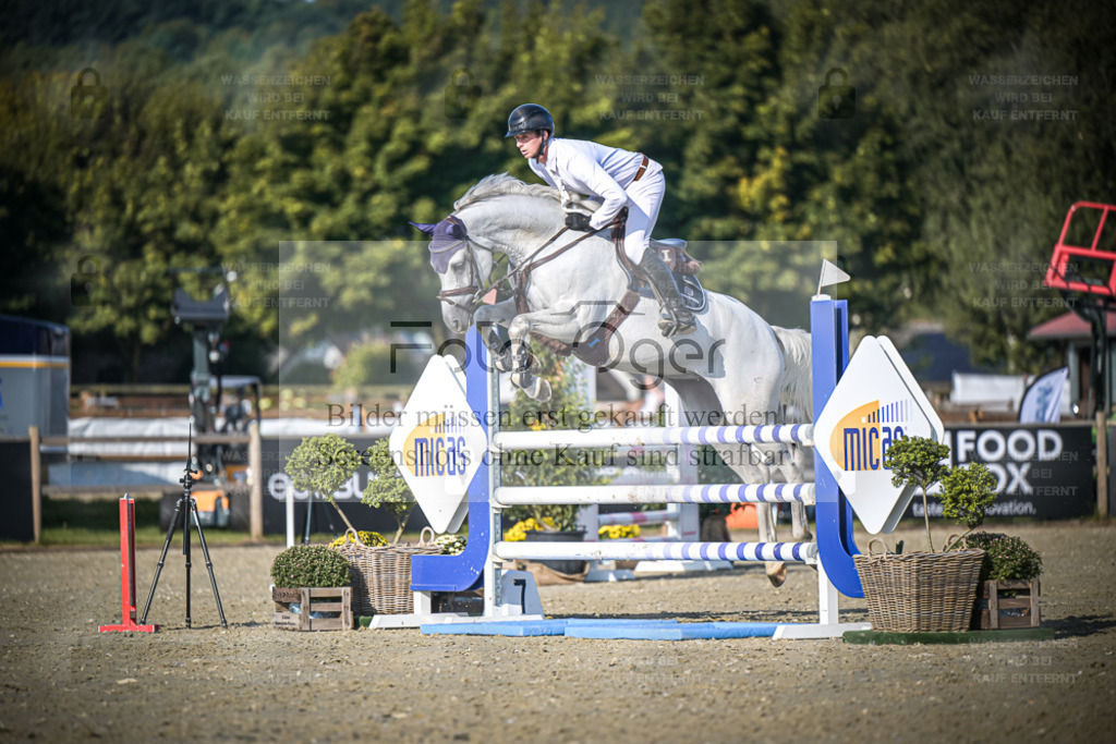 DOS_2761 | Entdecke hochwertige Reitturnierfotos von Foto Oger. Professionell, emotional und authentisch – jetzt Lieblingsmomente im Shop bestellen. - Realisiert mit Pictrs.com