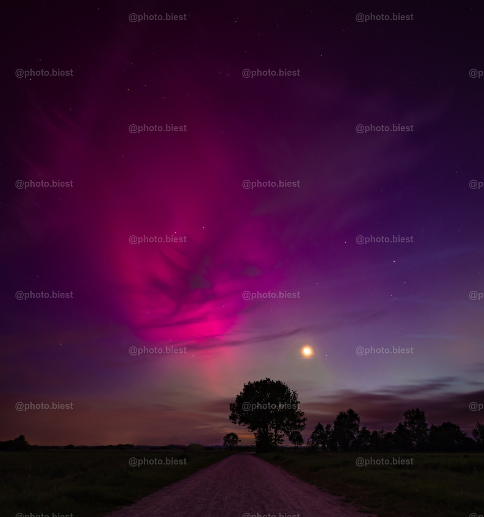 Polarlichterhimmel | Nordlichternacht im Mai 2024. Unvergesslich schön! - Realisiert mit Pictrs.com