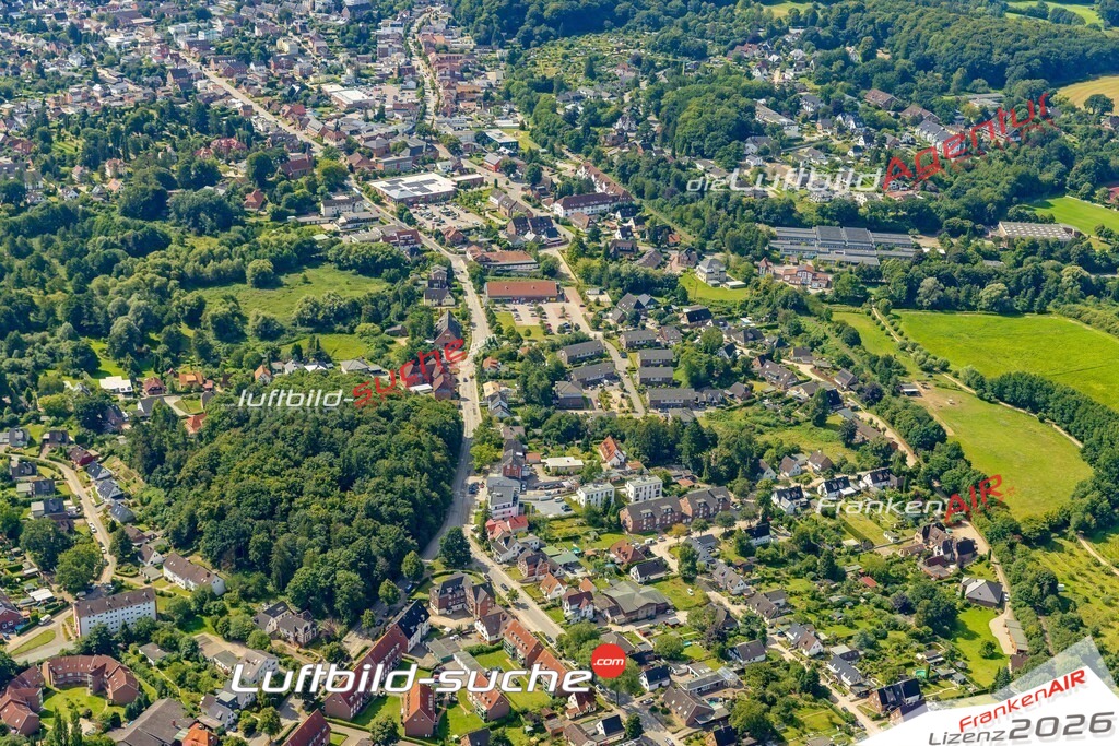 Neue Luftbildaufnahme der Stadt Malente - Das Luftbild wurde 2025 vom UL-Flugzeug heraus erstellt ( keine Drohnenaufnahme ) - Hochauflösende Luftaufnahme - für Wandbilder und großformatige Ausdrucke geeignet. Das besondere Geschenk!Hier alle&nbsp;Infos zur Lizenzierung der LuftaufnahmeWir fliegen auch dieses Jahr wieder in Ihre Region um Luftbilder zu erstellen.- Luftbild anfragen