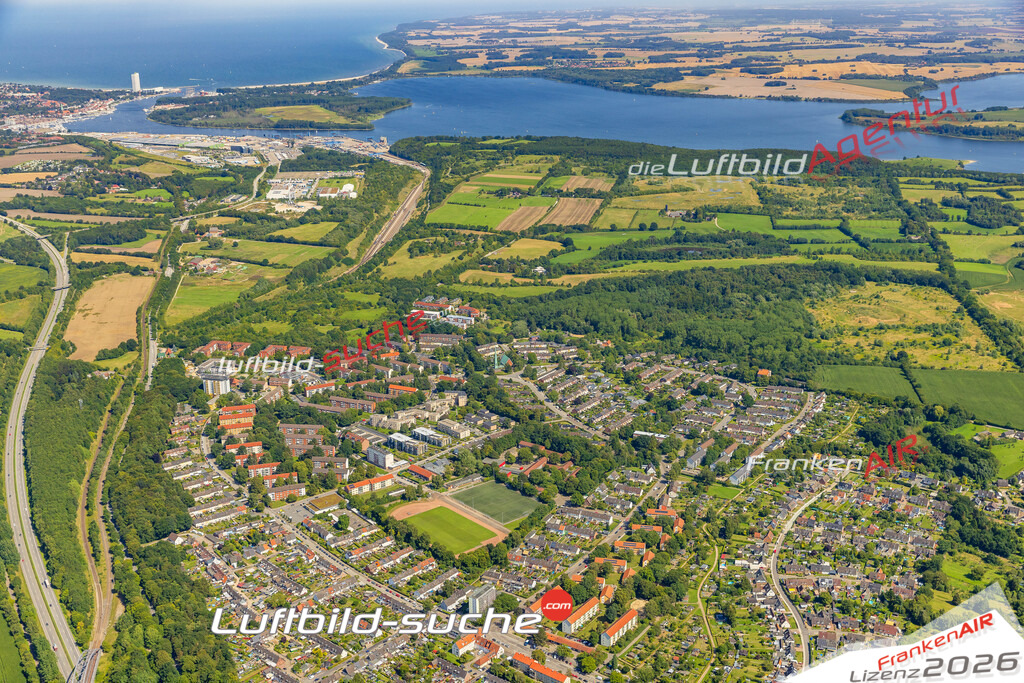 Schöne Luftaufnahme als Geschenk in Alt Kücknitz Lübeck - Die Luftbildaufnahme wurde 2025 vom UL-Flugzeug heraus erstellt ( keine Drohne ) - Hochauflösende Luftaufnahme -Nicht vergleichbar mit Google Maps oder Satelittenbilder- Die Geschenkidee !Mit Lizenz und Bildrechte bestellbar