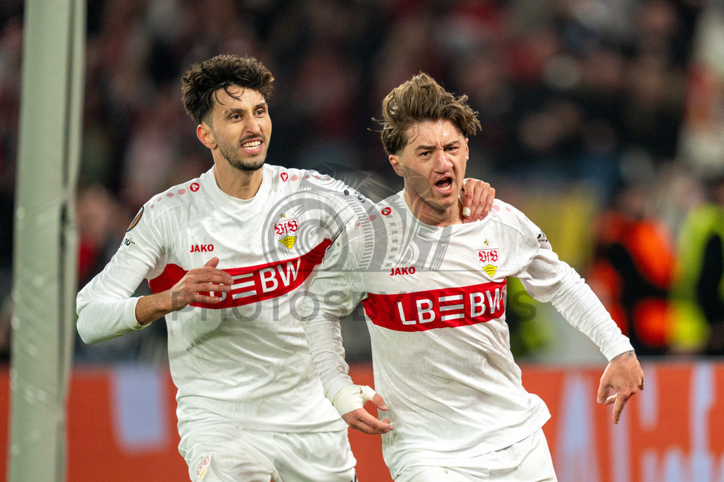 VfB Stuttgart vs. FC Porto, Fussball, Europa League, Achtelfinale, Hinspiel, 12.03.2026 | Zu früh gefreut, Angelo Stiller (VfB Stuttgart, #06) jubelt nach seinem Treffer zum 2:2 mt Atakan Karazor (VfB Stuttgart, #16) welches aberkannt wird,VfB Stuttgart vs. FC Porto, Fussball, Europa League, Achtelfinale, Hinspiel, 12.03.2026Foto: photosbyphips/Philip Ziegler