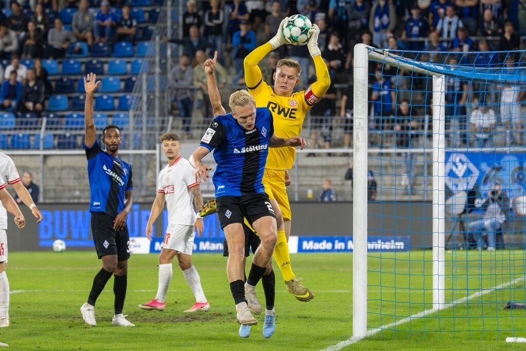 Fußball 3. Liga, Saison 2026/27, 6. Spieltag: Waldhof Mannheim gegen Rot-Weiss Essen | Fußball 3. Liga, Saison 2026/27, 6. Spieltag: Waldhof Mannheim gegen Rot-Weiss Essen***Jakob Golz (1, Essen) in Aktion - Realisiert mit Pictrs.com