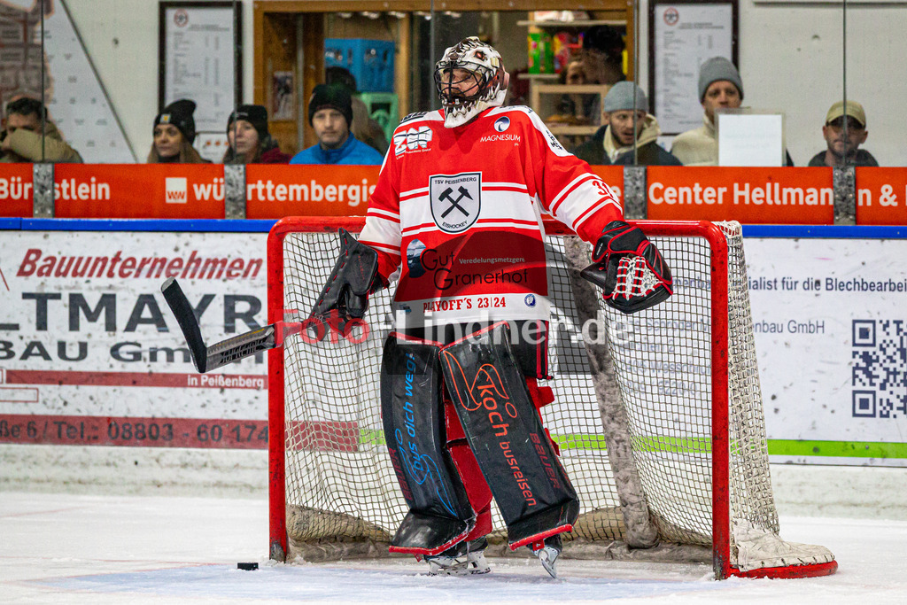Spiel 3 Viertelfinale TSV Peißenberg Miners vs HC Landsberg Riverkings | Eishockey Bayernliga Playoffs 2023/2024, Spiel 3 Viertelfinale TSV Peißenberg Miners vs HC Landsberg Riverkings, 20240223,
Korbinian SERTL (Miners Goali 31) muss ein Tor hinnehmen,
2024-02-23 in Peißenberg (Eisstadion)
31 Korbinian SERTL (Miners Goali 31)
Copyright: WolfgangxLindner foto-lindner.de