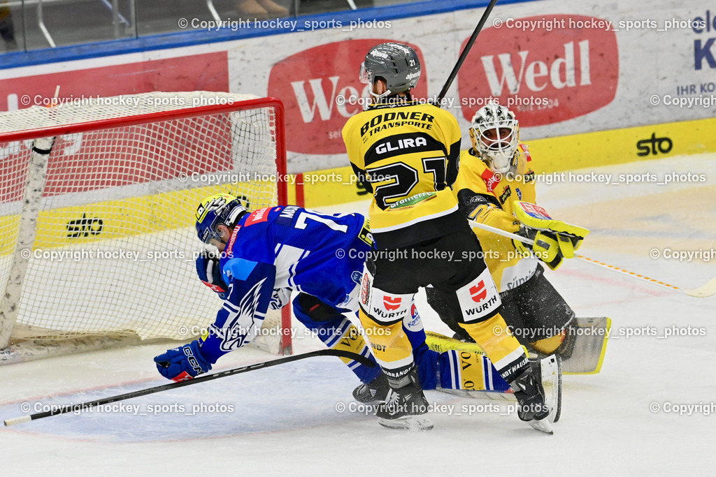 EC IDM Wärmepumpen VSV vs. HC Pustertal | #78 MAXA Felix EC VSV, #25 Bernard Andreas HC PUSTERTAL, #21 Glira Daniel HC PUSTERTAL, EC IDM Wärmepumpen VSV vs. HC Pustertal, EC IDM Wärmepumpen VSV vs. HC Pustertal am 15.11.2024 in Villach (Stadthalle Villach), Austria, (Photo by Bernd Stefan)