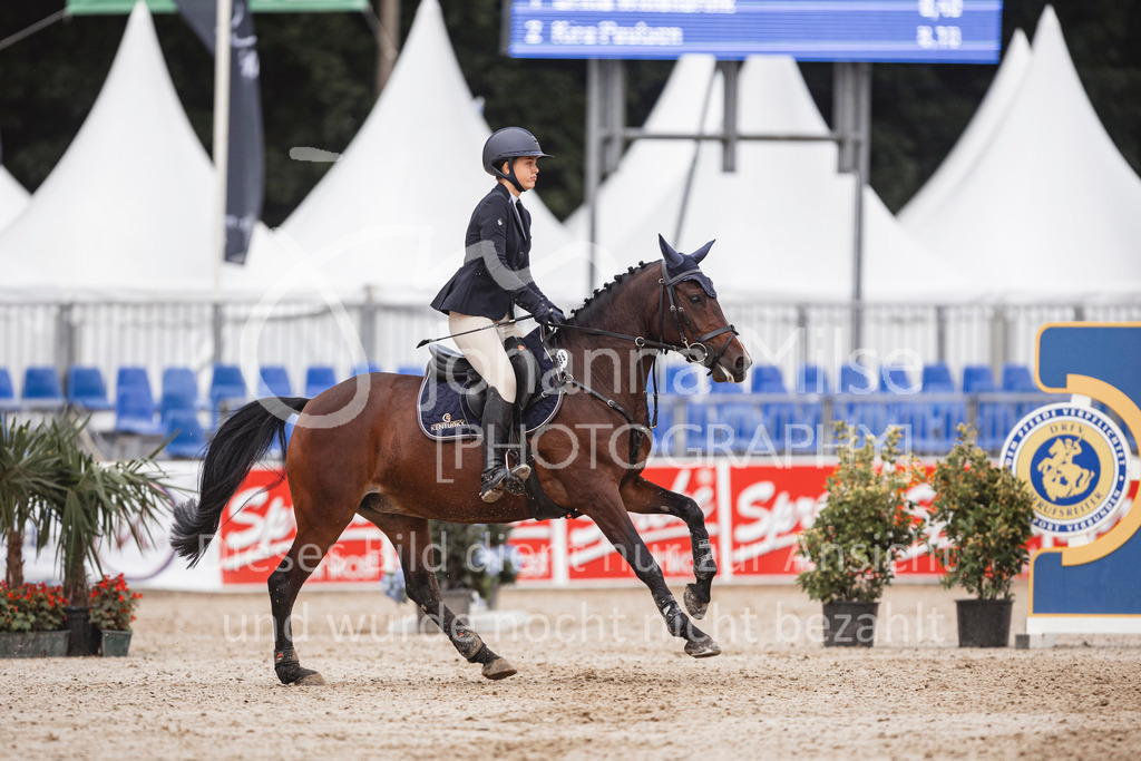 240906_BuCha_PonyA-5j-100 | Deine schönsten Turniermomente als professionelle Fotos! Entdecke hochwertige Pferdesport-Fotografie im Online-Shop. Jetzt Fotos finden & bestellen!