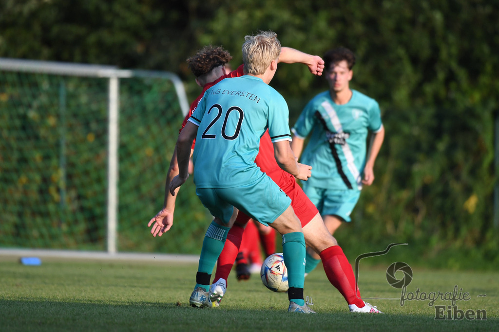 TuS Eversten-SG FriPe | Herren Kreisliga; TuS Eversten (mint)-SG FriPe (rot) am 15.08.2025 in Oldenburg (Sportanlage TuS Eversten), Photo: Philip Eiben 2025 - Realisiert mit Pictrs.com