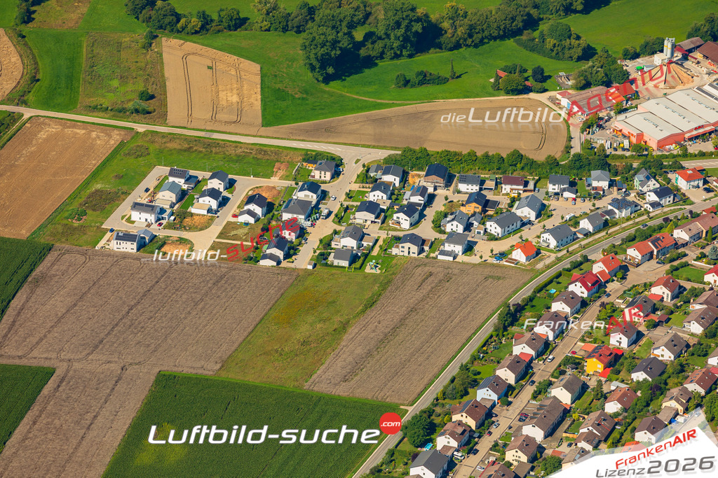 Luftaufnahme  Neubaugebiet  Greding Das Luftbild wurde 2025 vom UL-Flugzeug heraus erstellt ( keine Drohne ) - Hochauflösende Luftaufnahme -Nicht vergleichbar mit Google Maps oder Satelittenbilder- Die Geschenkidee !Mit Lizenz und Bildrechte bestellbar