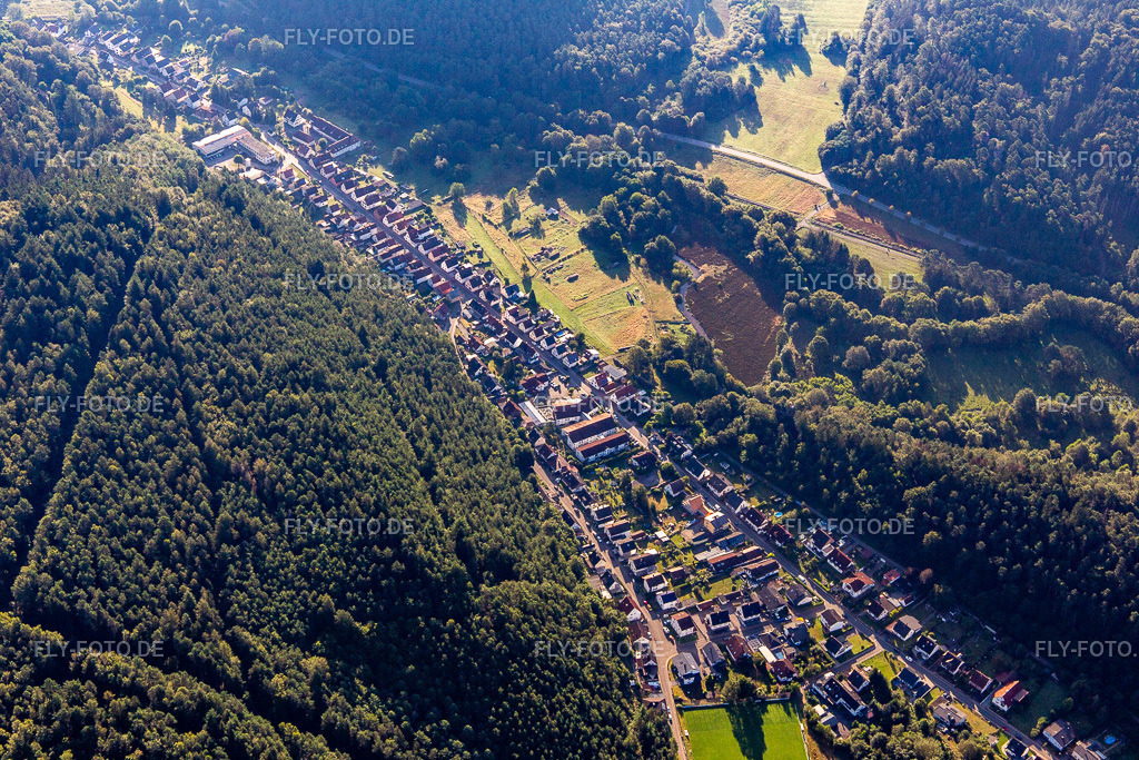 In den Birken | Luftbild: In den Birken in Hinterweidenthal im Bundesland Rheinland-Pfalz in Deutschland. Foto: IMG_143155.jpg vom 06.08.2024 durch ©2025 Werner Riehm fly-foto.de/copyright - Realisiert mit Pictrs.com