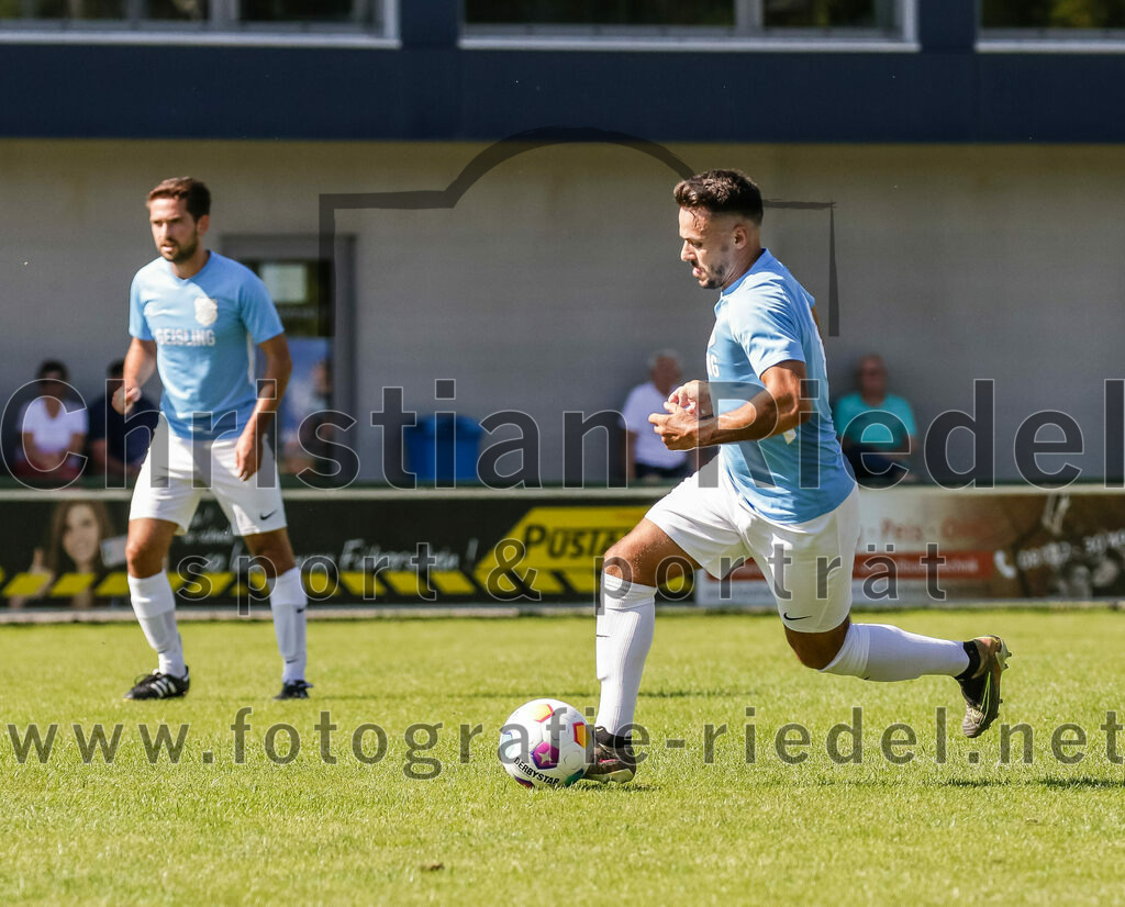 2023-09-16_045_FC_Langengeisling_gegen_TSV_Dorfen | Erding, Deutschland, 16.09.2023:
Fußball, Bezirksliga Oberbayern Ost 2023 / 2024, 9. Spieltag, FC Langengeisling gegen TSV Dorfen, Endergebnis: 3:1

Maximilian Hintermaier (FC Langengeisling, #13)

Foto: Christian Riedel / fotografie-riedel.net