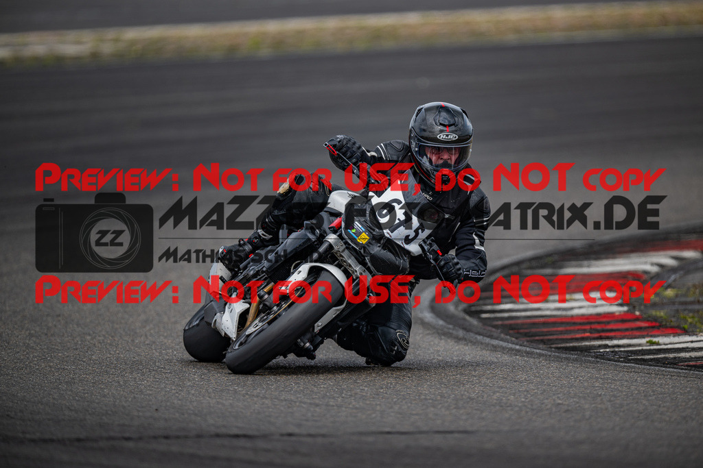 MaZZes_FotoMatrix_230719_2997 | GELB