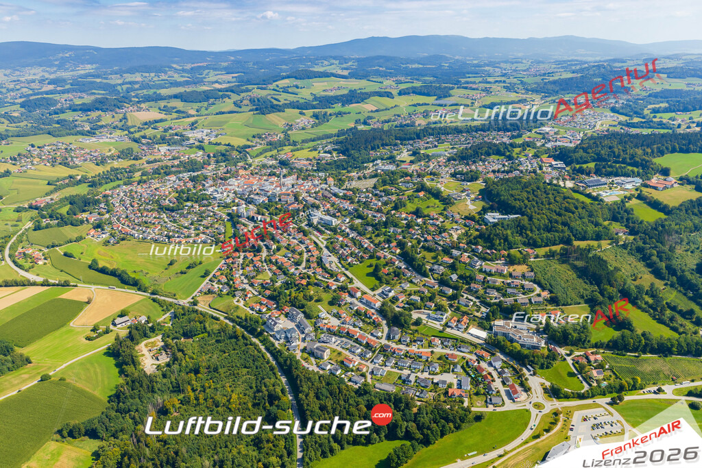 Luftaufnahme von Waldkirchen - Die Luftaufnahme wurde 2025 vom UL-Flugzeug heraus erstellt ( keine Drohne ) - Hochauflösende Luftaufnahme - für professionelle Ausdrucke geeignet. Die Geschenkidee !Mit Lizenz und Bildrechte bestellbar