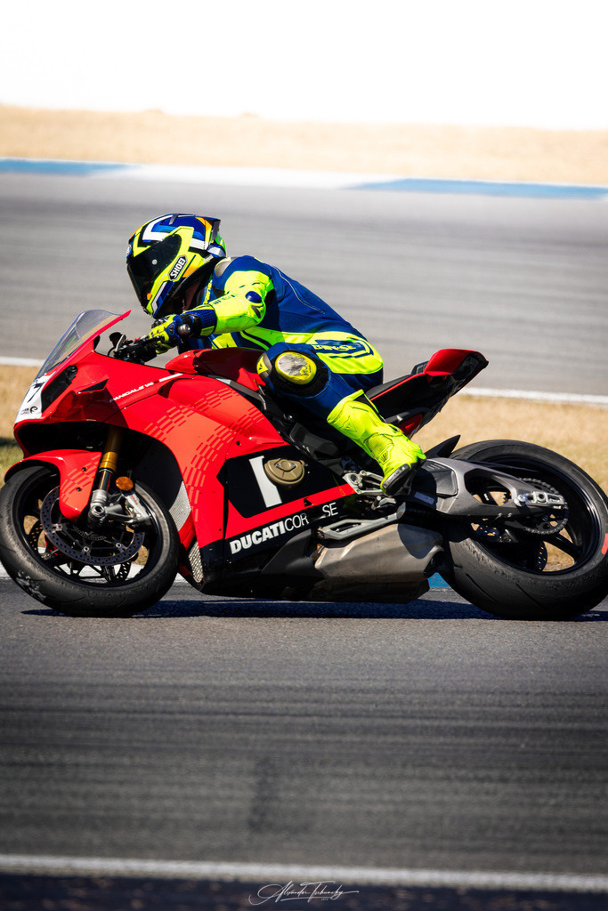 Ducati Trackday Hockenheimring 2026 | Entdecken Sie die faszinierende Welt von Alexander Tschuncky Arts: Kreative Fotografie, atemberaubende Automobilkunst und hochwertiger Bilderdruck. Lassen Sie sich inspirieren! - Realisiert mit Pictrs.com
