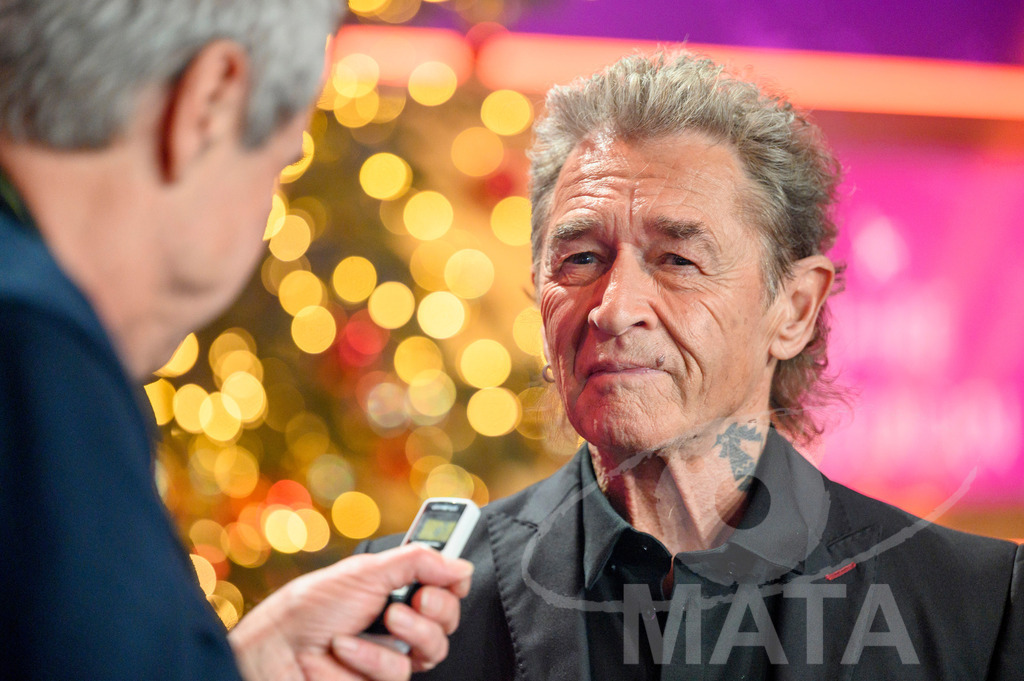 _DWI6463 | Peter Maffay bei '30 Jahre Sternstunden-Gala 2023' in der Frankenhalle. Nürnberg, 15.12.2023 - Realisiert mit Pictrs.com
