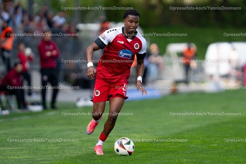 xydr05042501062 | 05.04.2025, xydrx, Fußball, Viktoria Köln - SpVgg Unterhaching , 3.Liga, Sportpark Höhenberg, Saison 2024 2025: Sidny Lopes Cabral (Viktoria Köln #5) DFB regulations prohibit any use of photographs as image sequences and or quasi-video.