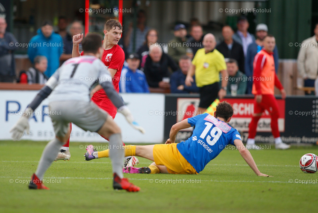 A_LUI_100922_20 | SPORT,FUSSBALL,LT1 OOE LIGA 10.09.2022 ASKOE OEDT-SPORTUNION SANKT MARTIN 
IM BILD: MARTIN LINDAK (OEDT) UNDTIMO STREIBL (ST.MARTIN) FOTO:FOTOLUI