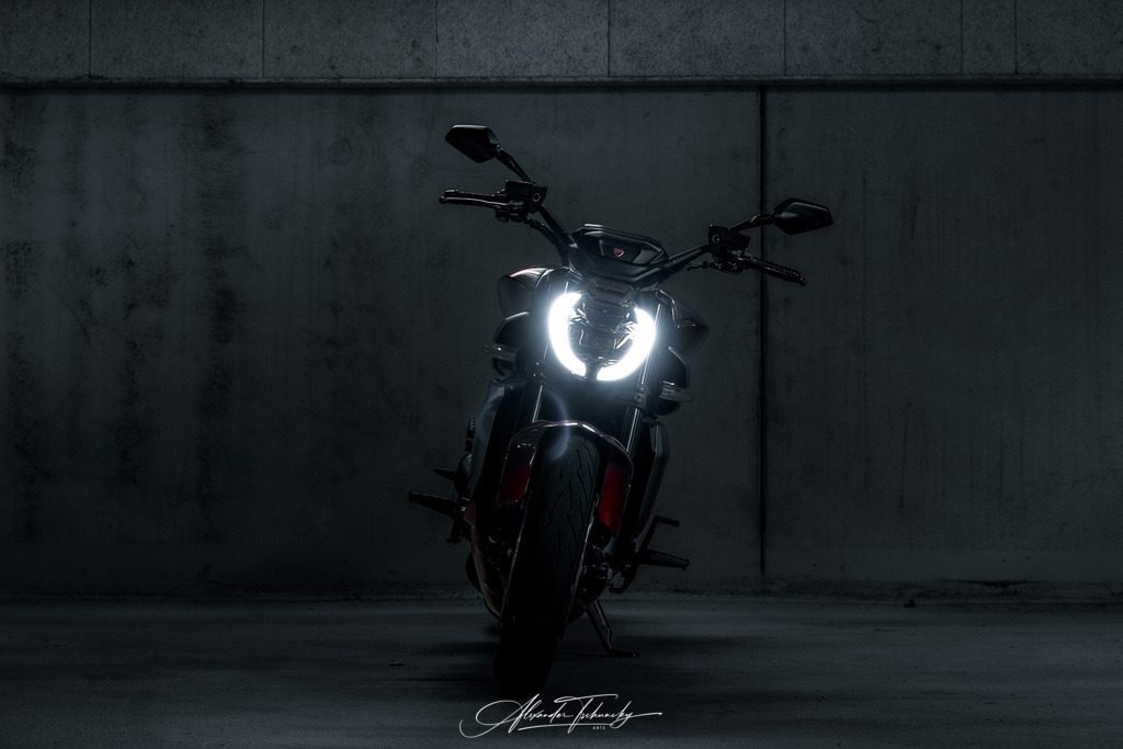 Ducati xDivael V4 | Entdecken Sie die faszinierende Welt von Alexander Tschuncky Arts: Kreative Fotografie, atemberaubende Automobilkunst und hochwertiger Bilderdruck. Lassen Sie sich inspirieren! - Realisiert mit Pictrs.com
