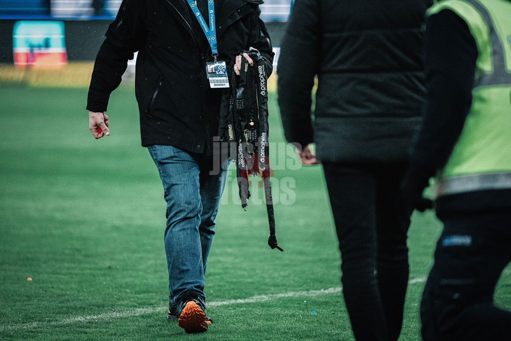 Fußball | Männer | Saison 2023/2024 | 2. Fußball-Bundesliga | 21. Spieltag | Hamburger SV vs. Hannover 96 | 09.02.2024 | HSV Fans sabotieren das Spiel aus Protest mit Schlössern im Tor